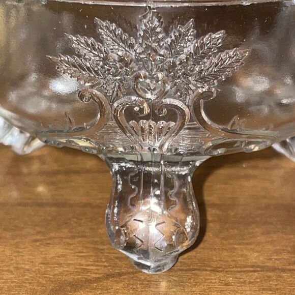 Vtg Clear Glass 3 Footed Bowl Scroll And Leaf Pattern 2.5 Inches X 4 Inches - Picture 8 of 11